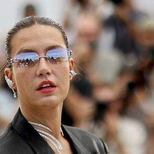 Elle dénonce une pression sociale autour de l’alcool.

Adèle Exarchopoulos au photocall du film "Mariage Au Goût D'Orange" lors du 79ème Festival International du Film de Cannes, France, le 20 mai 2026. © Jacovides-Moreau/Bestimage