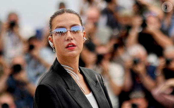 Elle dénonce une pression sociale autour de l’alcool.

Adèle Exarchopoulos au photocall du film "Mariage Au Goût D'Orange" lors du 79ème Festival International du Film de Cannes, France, le 20 mai 2026. © Jacovides-Moreau/Bestimage