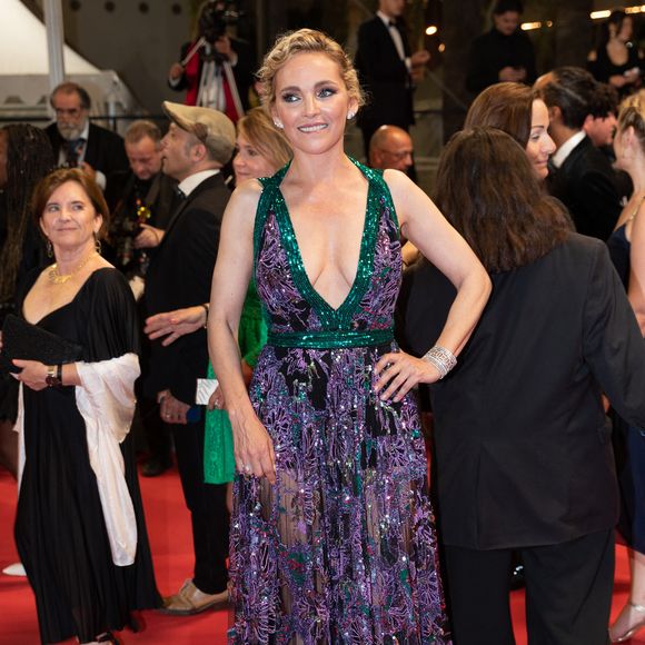 Elle y incarne Laure Mondo, une auteure de polars plongée malgré elle dans une enquête criminelle.

Claire Keim (Charlotte Tilbury pour le maquillage, Dessange pour la coiffure, Bijoux Boucheron, Robe Elie Saab, Chaussures Jimmy Choo) - Montée des marches du film « Stars At Noon » lors du 75ème Festival International du Film de Cannes. Le 25 mai 2022
© Cyril Moreau / Bestimage