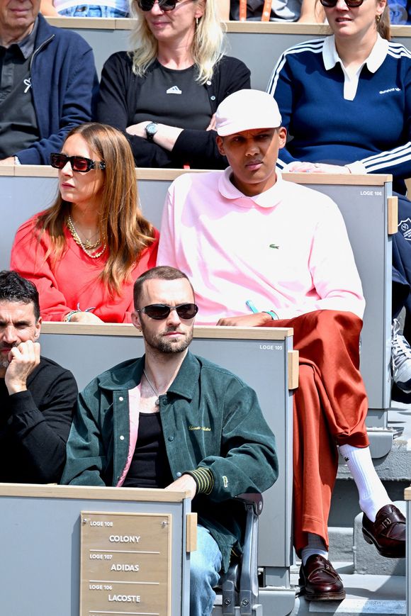 Stromae et sa femme Coralie sont vus dans les gradins de Roland Garros le 08 juin 2025 à Paris, France. ©ABACAPRESS.COM
