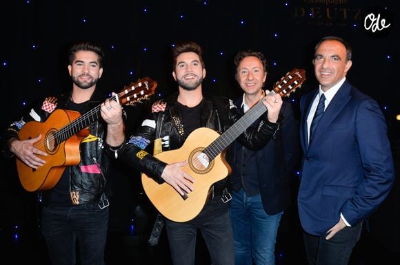 Kendji Girac, Stéphane Bern et Nikos Aliagas aux côtés de la statue de Kendji Girac au musée Grévin à Paris, le 8 mars 2017. © Guirec Coadic/Bestimage