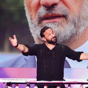 Exclusif - Cyril Hanouna, sur le plateau de l'émission TBT9 (Tout beau tout n9uf) présentée par C.Hanouna et diffusée en direct sur W9 à Paris le 1er décembre 2025. © Jack Tribeca / Bestimage