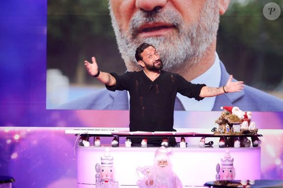 Exclusif - Cyril Hanouna, sur le plateau de l'émission TBT9 (Tout beau tout n9uf) présentée par C.Hanouna et diffusée en direct sur W9 à Paris le 1er décembre 2025. © Jack Tribeca / Bestimage