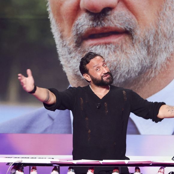 Exclusif - Cyril Hanouna, sur le plateau de l'émission TBT9 (Tout beau tout n9uf) présentée par C.Hanouna et diffusée en direct sur W9 à Paris le 1er décembre 2025. © Jack Tribeca / Bestimage