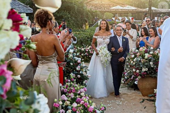 Exclusif - Lais Ribeiro et son père José Ribeiro de Oliveira Filho - Joakim Noah et Lais Ribeiro se sont mariés devant leurs amis et leur famille sur la plage de Trancoso au Brésil le 13 juillet 2022.