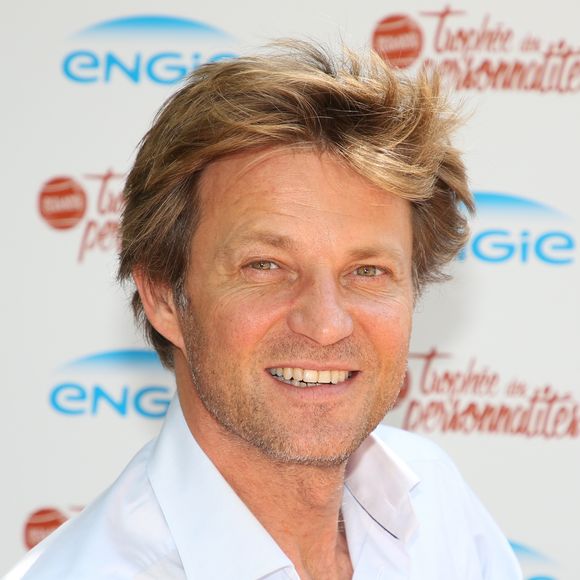 Naissance - Alice Taglioni et Laurent Delahousse sont parents d'un petit garçon prénommé Lino - Exclusif - Laurent Delahousse - 26ème édition du Trophée des personnalités en marge des Internationaux de Tennis de Roland Garros à Paris. Le 7 juin 2018. La 26ème édition du trophée des personnalités rassemblera de nombreuses célébrités qui viendront partager un moment convivial et solidaire autour de leur passion pour le tennis. Cette année, le trophée innove en invitant les personnalités à venir mesurer leur vitesse de balle pour la bonne cause. Pour la première fois, grâce au soutien de Engie et Babolat, chaque kilomètre heure sera converti en euro. 1 km/h = 1 euro. Le montant additionné sera remis par les vainqueurs aux associations "Premier de Cordée" et "Sourire à la vie". De plus, Engie remettra chaque jour un chèque à une association qui oeuvre pour l'accès au sport : "Princesse Margot" parrainée par K.Adams, "Innocence en danger" représentée par N.Baye, "Autour des williams" soutenue par O.Meunier et "Autiste sans frontières" avec L.Delahousse. 
© Denis Guignebourg / Bestimage