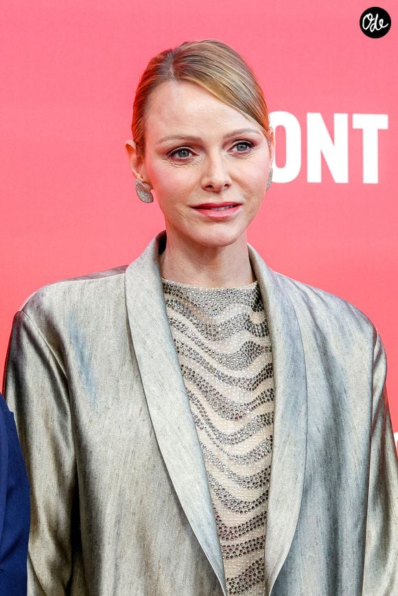 Charlène de Monaco ne les porte quasiment jamais lors des événements officiels.

 La princesse Charlène de Monaco au photocall de la cérémonie de remise des étoiles Michelin au Grimaldi Forum de Monaco, le 16 mars 2026. 1 étoile, 7 nouveaux 2 étoiles et 1 nouveau 3 étoiles pour l'édition 2026. © Claudia Albuquerque/Bestimage