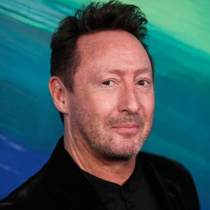 Douze ans, avant, Julian avait vu le jour...

Julian Lennon arrive au gala de l'amfAR Los Angeles 2021 en l'honneur de TikTok et Jeremy Scott qui s'est tenu au Pacific Design Center le 4 novembre 2021 à West Hollywood, Los Angeles, Californie, États-Unis. Photo par Xavier Collin/Image Press Agency/ABACAPRESS.COM