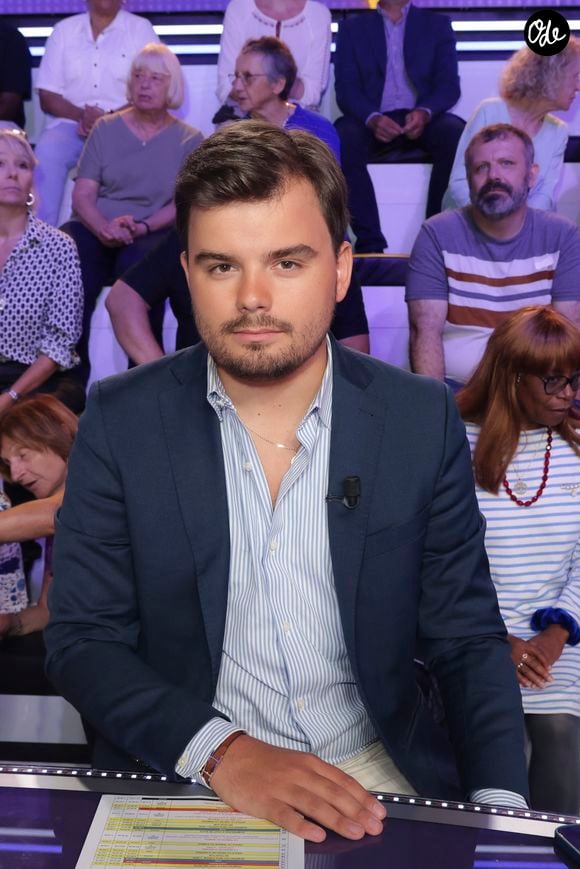 Vendredi 21 août 2026, Gauthier Le Bret a publié plusieurs photos de ses vacances avec son épouse et son fils sur Instagram

Exclusif - Gauthier Le Bret sur le plateau de l’enregistrement de l’émission « Face à Hanouna » présentée parC.Hanouna et diffusée sur C8 le 07 septembre 2024, à Paris, France, le 05 septembre 2024. © Jack Tribeca / Bestimage