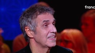 Un grand artiste de la chanson française monte sur scène comme rarement pour son ami de toujours Julien Clerc