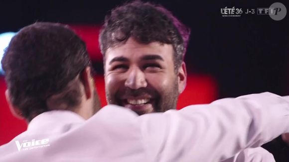 Après sa performance, il a vu débarquer quelqu'un qu'il connaissait très bien sur scène. 

The Voice le 15 mai 2026