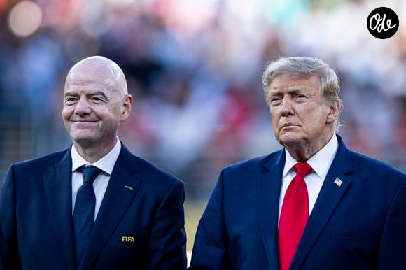 Régulièrement aperçu aux côtés de chefs d'État et de nombreuses personnalités internationales, le Suisse fait également parler de lui pour son avenir.

Donald Trump et Gianni Infantino assistent à la cérémonie de remise des médailles et du trophée après la finale de la Coupe du Monde de la FIFA 2026 entre l'Argentine et l'Espagne au New York New Jersey Stadium, à East Rutherford (New Jersey), le 19 juillet 2026, aux États-Unis. Elyxandro Cegarra / PsnewZ / Bestimage