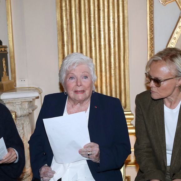 Rachida Dati (Ministre de la Culture), Line Renaud, Muriel Robin et Dany Boon - Line Renaud fait don de ses archives aux Archives Nationales au Ministère de la Culture, Paris le 12 Mai 2025. © Bertrand Rindoff / Bestimage