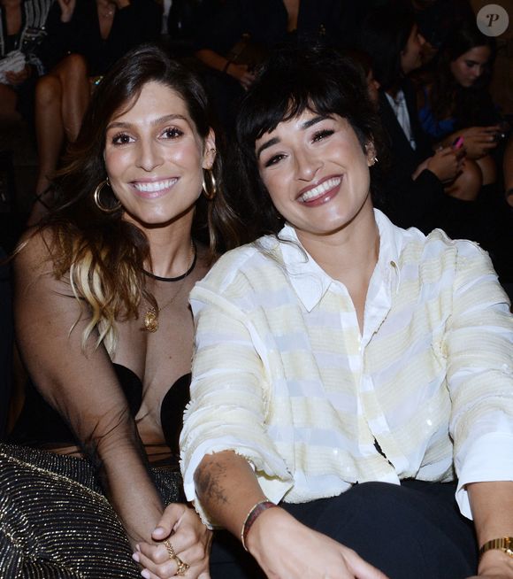 Une grande annonce qui a ravi grand nombre d'internautes !

Karima Charni et Laury Thilleman (Miss France 2011) lors du "Etam Show" au club "Le Palace" lors de la Fashion Week de Paris (PFW) © Rachid Bellak/Bestimage
