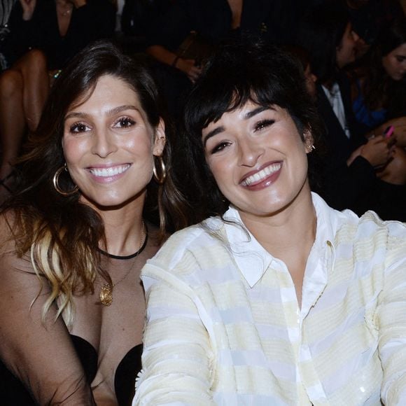 Une grande annonce qui a ravi grand nombre d'internautes !

Karima Charni et Laury Thilleman (Miss France 2011) lors du "Etam Show" au club "Le Palace" lors de la Fashion Week de Paris (PFW) © Rachid Bellak/Bestimage