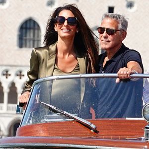 George et Amal Clooney arrivent à Venise lors du 83ème Festival International du Film de Venise (Mostra), à Venise, Italie, le 1er septembre 2026. © Cobra Team/Backgrid/Bestimage