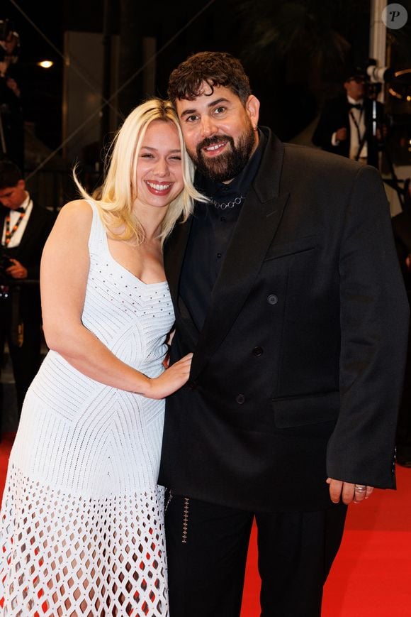 Artus et sa compagne Kim Higelin - Montée des marches du film "Jim Queen" lors du 79ème Festival International du Film de Cannes le 18 mai 2026.

© Moreau / Jacovides / Bestimage