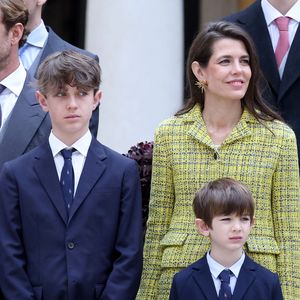 No Tabloïds - Pierre Casiraghi, Charlotte Casiraghi et ses enfants Raphaël Elmaleh, Balthazar Rassam - La famille princière monégasque dans la cour d'honneur du palais lors de la fête nationale à Monaco le 19 novembre 2025. © Dominique Jacovides - Bruno Bebert / Bestimage