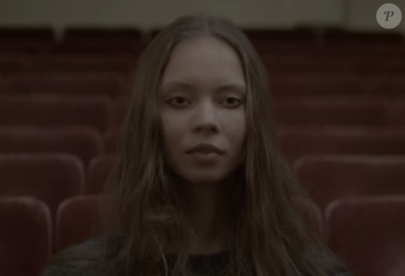 Sasha a fondé une école alternative hors contrat baptisée Les Petites Ruches.

La sublime Sasha Bogdanov, dans son premier clip Mississippi Blues.