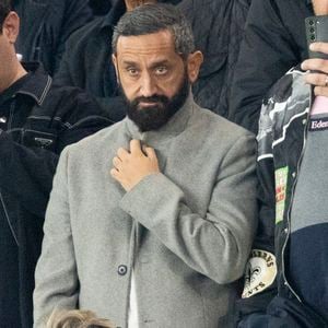 Cyril Hanouna - Célébrités dans les tribunes lors du match retour de la Ligue Des Champions 2024-2025 (LDC) "PSG - Arsenal" (2-1) au Parc des Princes à Paris le 7 mai 2025. © Cyril Moreau/Bestimage