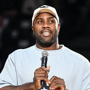 Sauf que cette volonté se heurte aux exigences de l'école, qui demande à ce que les élèves travaillent en partie sur des tablettes. 

Teddy Riner lors de l'événement Paris Grand Slam 2025 IJF World Judo Tour à l'Accor Bercy Arena à Paris, France le 1er février 2025 Photo par Victor Joly/ABACAPRESS.COM