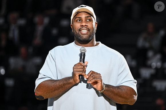 Sauf que cette volonté se heurte aux exigences de l'école, qui demande à ce que les élèves travaillent en partie sur des tablettes. 

Teddy Riner lors de l'événement Paris Grand Slam 2025 IJF World Judo Tour à l'Accor Bercy Arena à Paris, France le 1er février 2025 Photo par Victor Joly/ABACAPRESS.COM