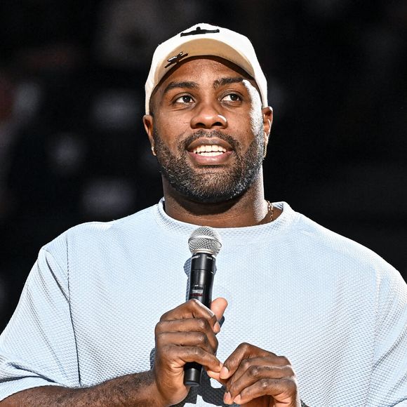 Sauf que cette volonté se heurte aux exigences de l'école, qui demande à ce que les élèves travaillent en partie sur des tablettes. 

Teddy Riner lors de l'événement Paris Grand Slam 2025 IJF World Judo Tour à l'Accor Bercy Arena à Paris, France le 1er février 2025 Photo par Victor Joly/ABACAPRESS.COM