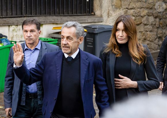 Nicolas Sarkozy ne pourra le rencontrer que prochainement. 

Nicolas Sarkozy, accompagné de sa femme Carla Bruni, sort de son domicile pour être incarcéré à la prison de La Santé à Paris le 21 octobre 2025. © Shana Abitbol/Bestimage