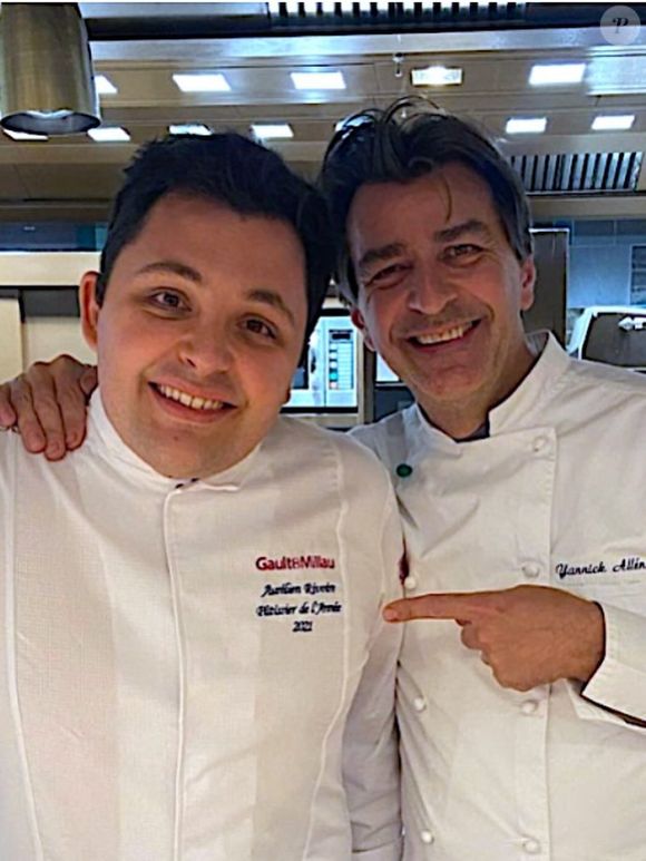 Après douze années d'une collaboration fructueuse, le chef pâtissier souhaite désormais se lancer dans de nouveaux défis.

Fin de collaboration entre Yannick Alléno et Aurélien Rivoire.