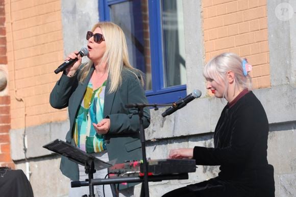 Sandra Kim and Alice on the Roof - 300 personnes réunies pour rendre hommage à Emilie Dequenne dans sa ville de Chièvres (Belgique), le 9 avril 2025, quelques semaines après son décès prématuré, survenu le 16 mars 2025. © Photonews / Bestimage