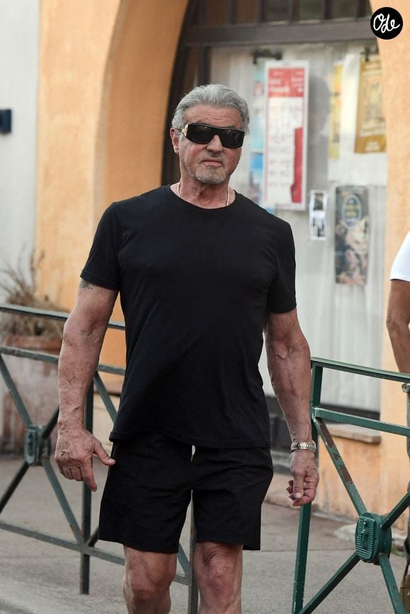 Sylvester Stallone et son épouse Jennifer Flavin en vacances à Saint-Tropez, en France, le 15 juillet 2023. Photo : ABACAPRESS.COM