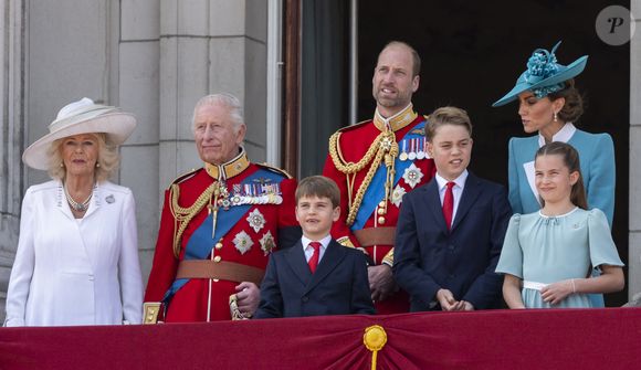 Le roi Charles III d'Angleterre et Camilla Parker Bowles, reine consort d'Angleterre, Le prince William, prince de Galles,Le prince Louis de Galles, Le prince George de Galles, Catherine (Kate) Middleton, princesse de Galles, La princesse Charlotte de Galles, le 14 juin 2025. 
© Goff Inf / Bestimage