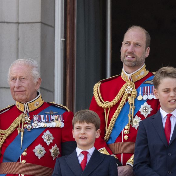 Le roi Charles III d'Angleterre et Camilla Parker Bowles, reine consort d'Angleterre, Le prince William, prince de Galles,Le prince Louis de Galles, Le prince George de Galles, Catherine (Kate) Middleton, princesse de Galles, La princesse Charlotte de Galles, le 14 juin 2025. 
© Goff Inf / Bestimage