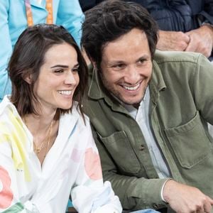 Le chanteur Vianney et sa femme Catherine Robert en tribunes lors des Internationaux de France de Tennis de Roland Garros 2025, à Paris, France, le 6 juin 2025. © Jacovides-Moreau/Bestimage