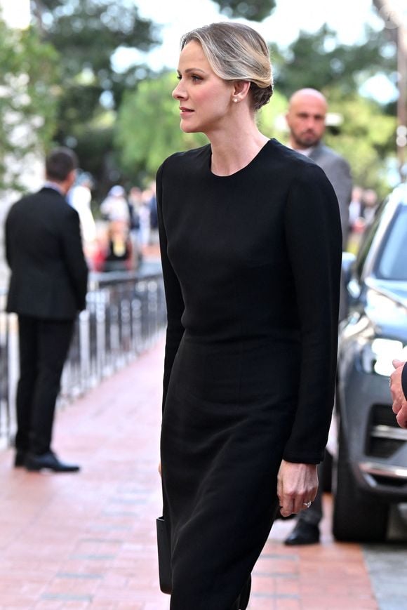 L'épouse du prince Albert est alors apparue dans un ensemble sombre, un jean et un pull.
La princesse Charlène de Monaco - La famille princière monégasque a assisté à la messe pontificale en hommage au pape François, célébrée en la Cathédrale de Monaco par Monseigneur Dominique-Marie David, le 22 avril 2025.
© Bruno Bebert / Bestimage