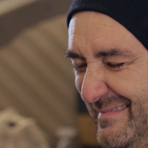 Cyril Lignac ému dans Rendez-vous en terre inconnue, capture d'écran France Télévisions