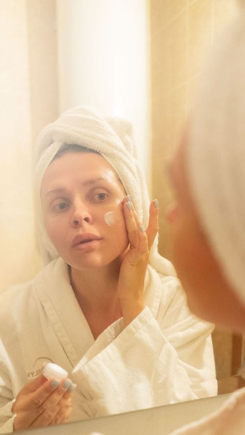 Les soins beauté à adopter d'urgence pour protéger sa peau de la pollution
