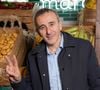 Lorsqu'il séjourne dans sa propriété, il consacre une grande partie de son temps à sa passion pour le jardinage.

Elie Semoun - Inauguration du flagship mon.marché.fr rue Réaumur à Paris le 14 avril 2026.

© Anne-Sophie Guebey / Bestimage