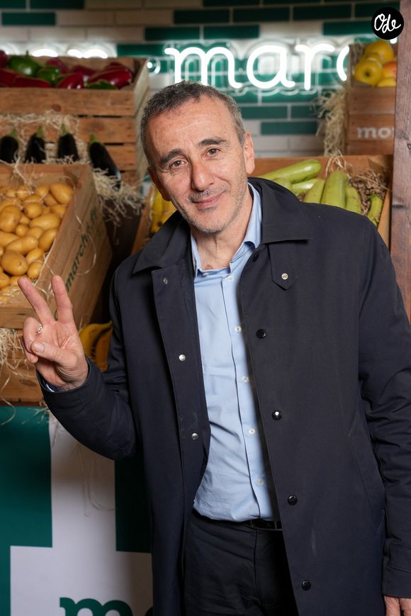 Lorsqu'il séjourne dans sa propriété, il consacre une grande partie de son temps à sa passion pour le jardinage.

Elie Semoun - Inauguration du flagship mon.marché.fr rue Réaumur à Paris le 14 avril 2026.

© Anne-Sophie Guebey / Bestimage