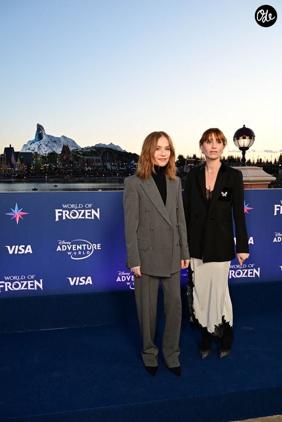 Isabelle Huppert, Lolita Chammah - Inauguration du village de la Reine des Neiges sur le site de Disneyland Paris à Marne-la-Vallée. © Disneyland Paris via Bestimage