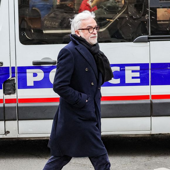 Pascal Praud - Arrivées aux obsèques de C.Laborde en l’église Saint-Roch à Paris, le 6 février 2025. Décédée le 28 janvier 2025 à l'âge de 73 ans, l'ancienne présentatrice météo de TF1 (1988 - 2017) était atteinte de la maladie neurodégénérative à corps de Lewy. 
© Jacovides - Moreau / Bestimage