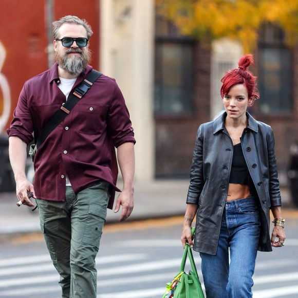 L'icône pop et la star de "Stranger Things" faisaient l'objet de nombreuses rumeurs ces derniers mois.

Lily Allen et David Harbour à New York en octobre 2024