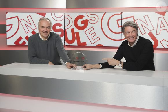 Exclusif - Alain Marschall, Olivier Truchot - Remise du trophée Grandes Gueules Moyen Orient pendant l'émission éponyme présentée par B.Petrover en duplex depuis Tel Aviv à Paris le 15 décembre 2022 - © Jack Tribeca / Bestimage