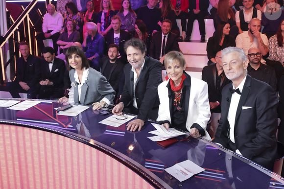 Exclusif - Géraldine Maillet, Christophe Carrière, Isabelle Morini-Bosc, Gilles Verdez, sur le plateau de l’émission « TPMP » La dernière sur C8,  présentée par C.Hanouna et diffusée en direct sur C8, Paris, France, le 27 fevrier 2025. © Jack Tribeca / Bestimage