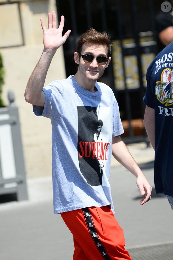 Rene-Charles Angelil quitte son hôtel "Le Crillon" pour se rendre à La Cité du Cinéma à Paris, France, le 27 juin 2019. Photo by ABACAPRESS.COM