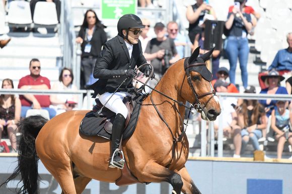 Guillaume Canet sur James Bond du Bec lors du prix Barnes lors de la 9ème édition du "Longines Paris Eiffel Jumping" au Champ de Mars à Paris, France, le 24 juin 2023. © 
Perusseau-Veeren/Bestimage