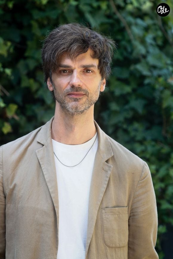 David Jarre (fils de Jean-Michel Jarre et Charlotte Rampling) - Arrivées à l'enregistrement de l'émission de rentrée de "Vivement Dimanche" présentée par M. Drucker et qui sera diffusée le 27 août 2023 sur France 3 au Studio Gabriel à Paris, France, le 22 août 2023. © Christophe Clovis/Bestimage