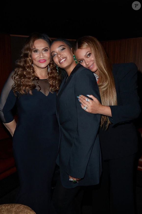 Tina a dû braver les préjugés de sa famille qui s'opposait à cette démarche.

Tina Knowles et Beyoncé Knowles célèbrent le succès, respectivement de sa fille et de sa sœur Solange au New York City Ballet, dont elle est la première Afro-américaine à signer la musique d'un spectacle. Le 29 septembre 2022.