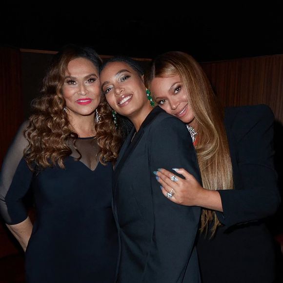 Tina a dû braver les préjugés de sa famille qui s'opposait à cette démarche.

Tina Knowles et Beyoncé Knowles célèbrent le succès, respectivement de sa fille et de sa sœur Solange au New York City Ballet, dont elle est la première Afro-américaine à signer la musique d'un spectacle. Le 29 septembre 2022.