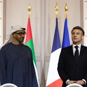 Le président Emmanuel Macron et Mohamed Bin Zayed Al-Nahyan, Président des Émirats Arabes Unis lors d'une signature d'accord au palais de l'Elysée à Paris le 6 février 2025.

© Raphaël Lafargue / Pool / Bestimage